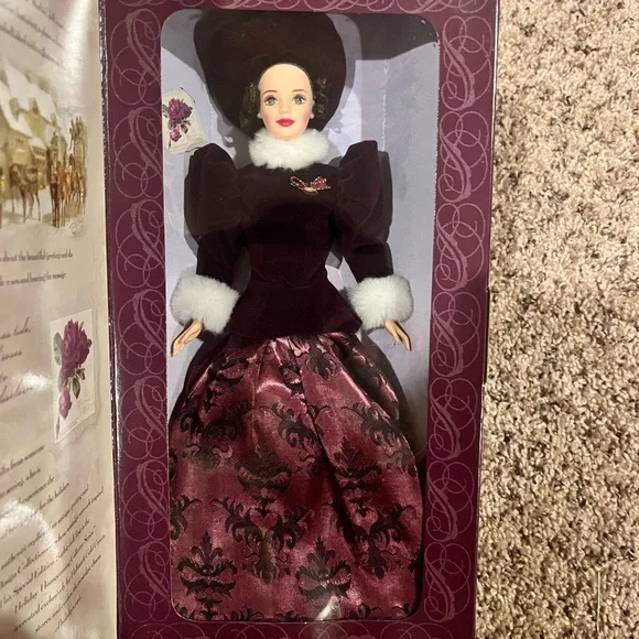 Barbie 1996 Hallmark Holiday Traditions Collectible - Picture 2 of 4
